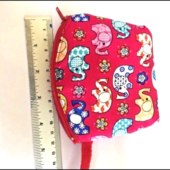 Adorable elephants make up cases - Picture 3 of 6